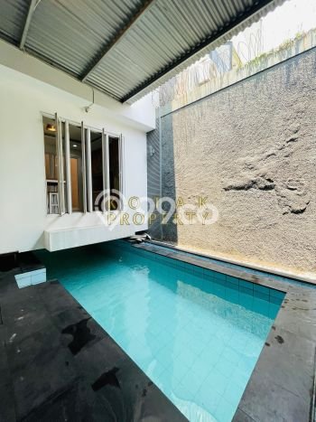 Lokasi strategis! Rumah siap huni dikontrakkan di Cinere LB 200m2 Lokasi strategis! Rumah siap huni dikontrakkan di Cinere LB 200m2