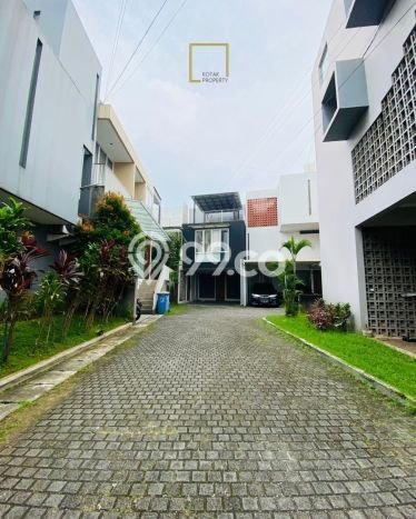 Rumah Elit Modern Tanpa Renovasi di Kemang Jakarta Selatan Rumah Elit Modern Tanpa Renovasi di Kemang Jakarta Selatan