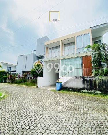 Rumah Elit Modern Tanpa Renovasi di Kemang Jakarta Selatan Rumah Elit Modern Tanpa Renovasi di Kemang Jakarta Selatan