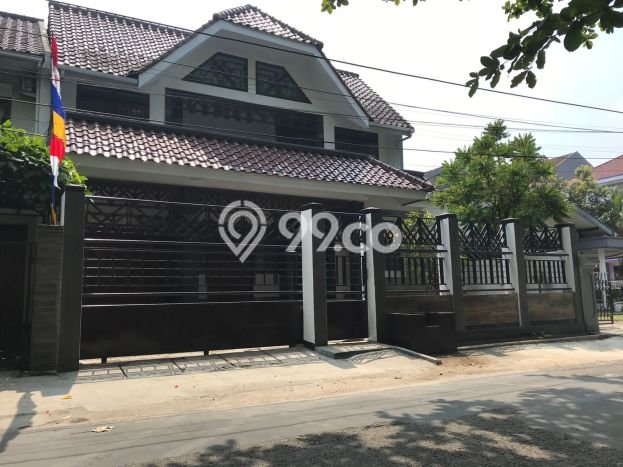 Hunian Elit LB 520m2 Siap Huni Desain Elegan di Cikutra, Bandung Hunian Elit LB 520m2 Siap Huni Desain Elegan di Cikutra, Bandung