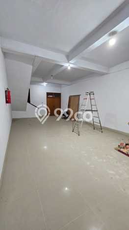 For Rent Ruko Area Komersial di , Luas 180m2m², Siap Usaha For Rent Ruko Area Komersial di , Luas 180m2m², Siap Usaha