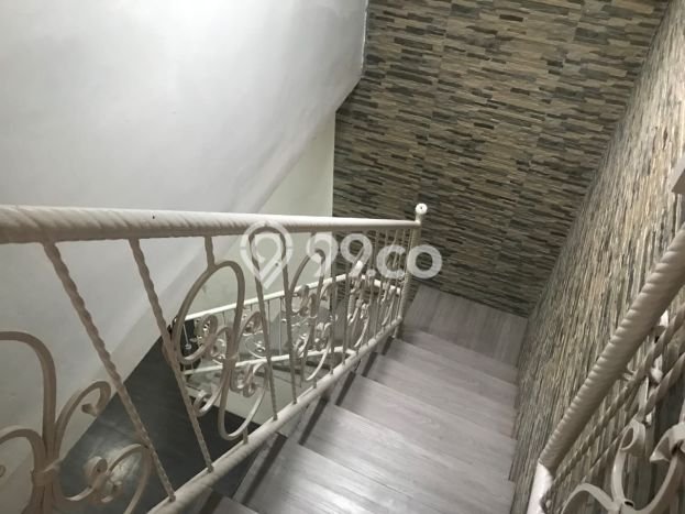 Disewakan! Rumah 2 Kamar Tidur &
2 Kamar Mandi di Pasteur, Bandung Disewakan! Rumah 2 Kamar Tidur &
2 Kamar Mandi di Pasteur, Bandung