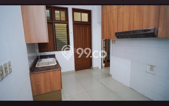 Siap Huni Hunian Elit 4 Kamar di Kebon Jeruk Dekat ke Mana Saja Siap Huni Hunian Elit 4 Kamar di Kebon Jeruk Dekat ke Mana Saja