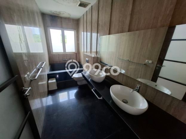 Rumah Elit LB 460m2 Siap Huni Desain Elegan di Pondok Indah, Jakarta Selatan Rumah Elit LB 460m2 Siap Huni Desain Elegan di Pondok Indah, Jakarta Selatan