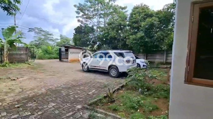 Kost Dijual Lokasi Cisauk, Tangerang, 8 KT, 8 KM, 250m2 Kost Dijual Lokasi Cisauk, Tangerang, 8 KT, 8 KM, 250m2