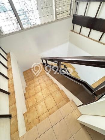 Ready to Use! Luxury House LT 322m2 Desain Modern di Lebak Bulus Ready to Use! Luxury House LT 322m2 Desain Modern di Lebak Bulus