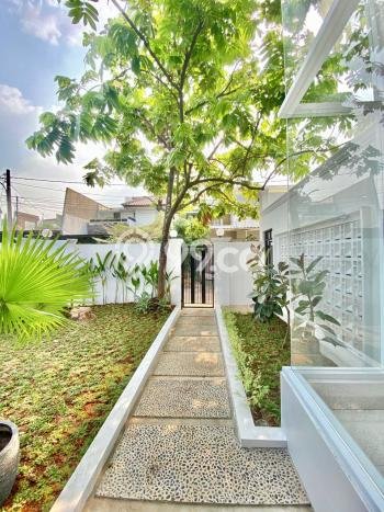 PENAWARAN TERBATAS! Rumah Berkualitas di Lebak Bulus, Luas 302m² LB 450m² PENAWARAN TERBATAS! Rumah Berkualitas di Lebak Bulus, Luas 302m² LB 450m²