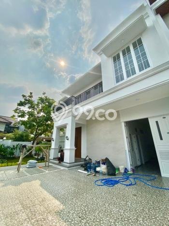 PENAWARAN TERBATAS! Rumah Berkualitas di Lebak Bulus, Luas 302m² LB 450m² PENAWARAN TERBATAS! Rumah Berkualitas di Lebak Bulus, Luas 302m² LB 450m²