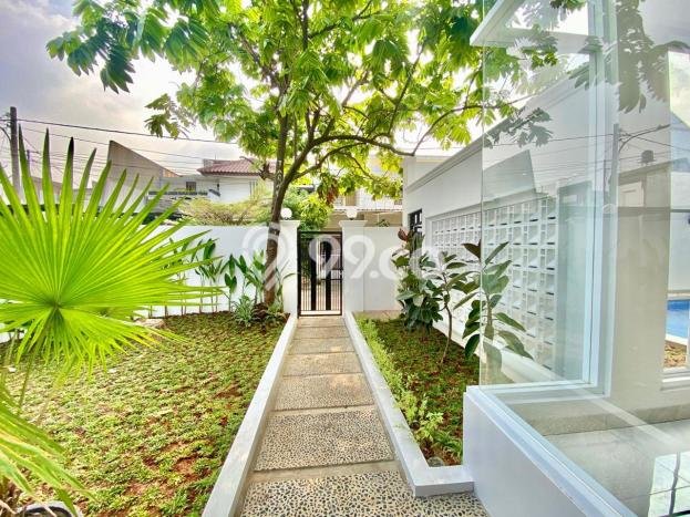 PENAWARAN TERBATAS! Rumah Berkualitas di Lebak Bulus, Luas 302m² LB 450m² PENAWARAN TERBATAS! Rumah Berkualitas di Lebak Bulus, Luas 302m² LB 450m²