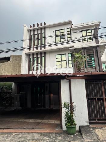 Ready to Use! Premium House LT 180m2 Desain Modern di Cipete Ready to Use! Premium House LT 180m2 Desain Modern di Cipete