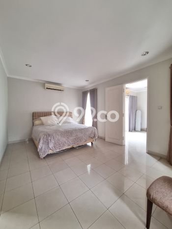 Dijual Rumah Luas Elegan Dengan View Eksklusif di Cinere, Jakarta Selatan Dijual Rumah Luas Elegan Dengan View Eksklusif di Cinere, Jakarta Selatan