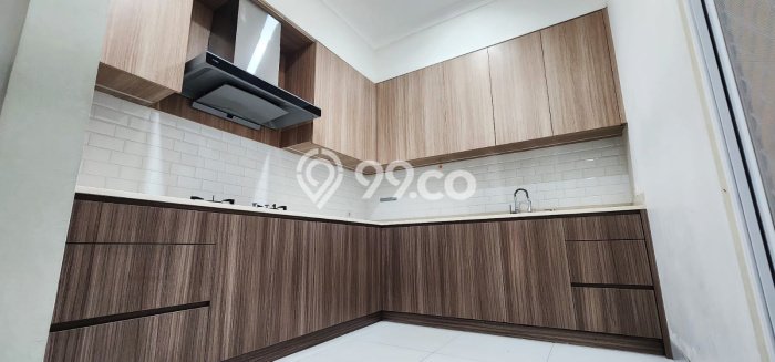 HOT DEAL! Rumah di BSD, 2 KM, Lingkungan Strategis, Luas 112m² Bangunan 150m² HOT DEAL! Rumah di BSD, 2 KM, Lingkungan Strategis, Luas 112m² Bangunan 150m²