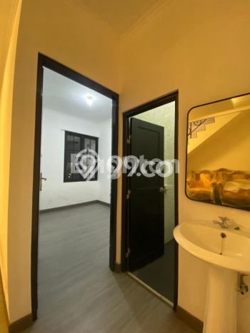 Jual Rumah Luas Megah Dengan View Eksklusif di Gading Serpong, Tangerang Jual Rumah Luas Megah Dengan View Eksklusif di Gading Serpong, Tangerang