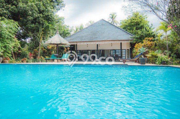 KESEMPATAN TERBAIK! Rumah Nyaman di Buleleng, Luas 4000m2m² Bangunan 1500m2m² KESEMPATAN TERBAIK! Rumah Nyaman di Buleleng, Luas 4000m2m² Bangunan 1500m2m²