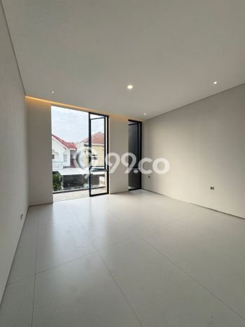 For Sale! Premium House LT 200m2 Desain Modern di Pakuwon City For Sale! Premium House LT 200m2 Desain Modern di Pakuwon City