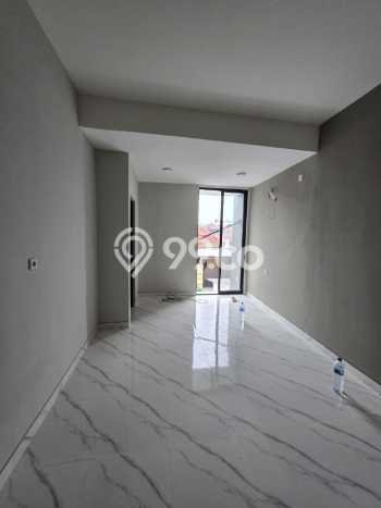 For Sale Rumah 5 Kamar Lokasi Ideal Bagus dan Strategis di Sukolilo For Sale Rumah 5 Kamar Lokasi Ideal Bagus dan Strategis di Sukolilo