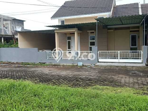 Lokasi strategis! Rumah siap huni disewakan di Sidoarjo LB 198m2 Lokasi strategis! Rumah siap huni disewakan di Sidoarjo LB 198m2