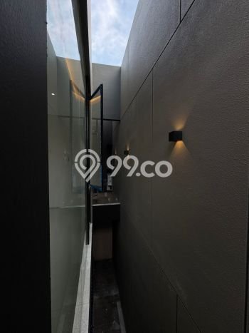 For Sale! Premium House LT 200m2 Desain Modern di Pakuwon City For Sale! Premium House LT 200m2 Desain Modern di Pakuwon City