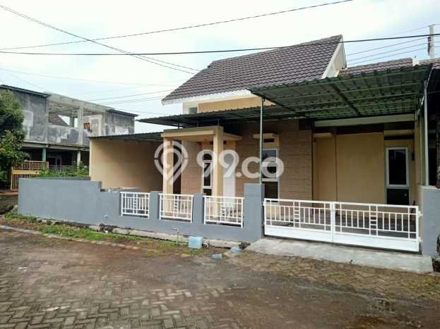 Lokasi strategis! Rumah siap huni disewakan di Sidoarjo LB 198m2 Lokasi strategis! Rumah siap huni disewakan di Sidoarjo LB 198m2