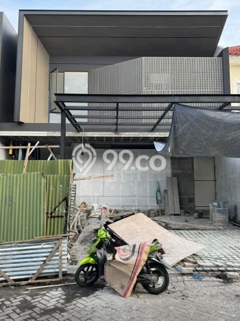 For Sale! Premium House LT 200m2 Desain Modern di Pakuwon City For Sale! Premium House LT 200m2 Desain Modern di Pakuwon City