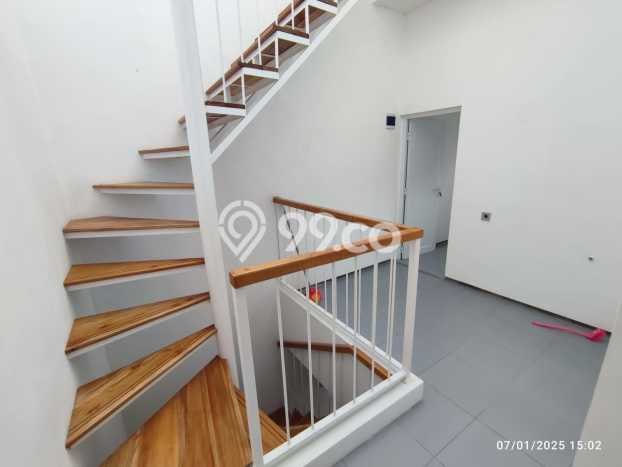 Rumah Elit Modern Tanpa Renovasi di Setiabudi Bandung Rumah Elit Modern Tanpa Renovasi di Setiabudi Bandung