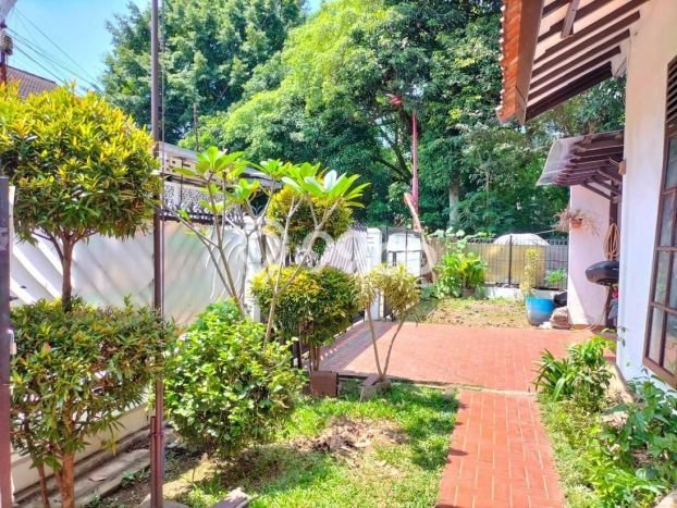 Rumah Elit LB 255m2 Siap Pakai Desain Elegan di Buah Batu, Bandung Rumah Elit LB 255m2 Siap Pakai Desain Elegan di Buah Batu, Bandung