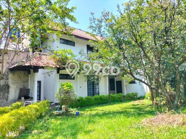 Rumah Elit LB 255m2 Siap Pakai Desain Elegan di Buah Batu, Bandung Rumah Elit LB 255m2 Siap Pakai Desain Elegan di Buah Batu, Bandung
