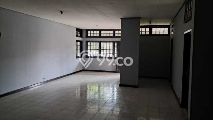HUNIAN PREMIUM! Rumah kawasan , 2 KM, Area Berkembang, LT 300m2m² LB 270m2m² HUNIAN PREMIUM! Rumah kawasan , 2 KM, Area Berkembang, LT 300m2m² LB 270m2m²