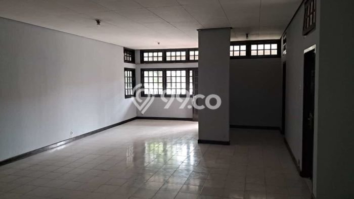 HUNIAN PREMIUM! Rumah kawasan , 2 KM, Area Berkembang, LT 300m2m² LB 270m2m² HUNIAN PREMIUM! Rumah kawasan , 2 KM, Area Berkembang, LT 300m2m² LB 270m2m²