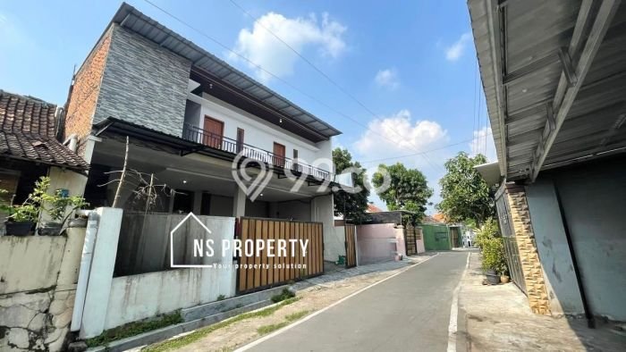 Rumah Kost untuk Dijual di Kartasura dengan 7 KT, 6 KM, Luas 325m2 Rumah Kost untuk Dijual di Kartasura dengan 7 KT, 6 KM, Luas 325m2