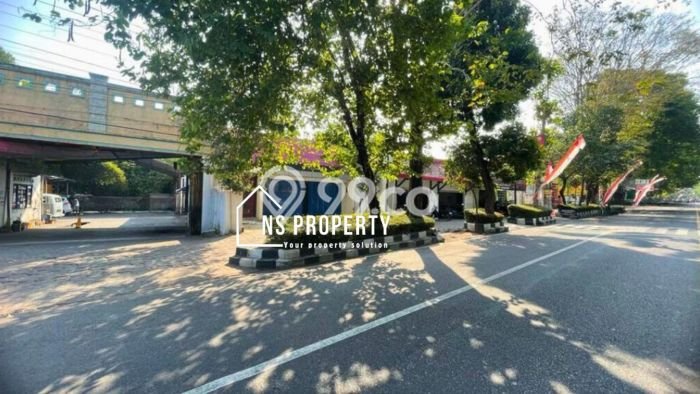 Disewakan Komersial di , Luas 156m2m², Lokasi Premium, Ready Pakai Disewakan Komersial di , Luas 156m2m², Lokasi Premium, Ready Pakai
