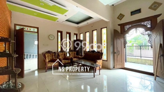 PROPERTI PILIHAN! Rumah di Ngemplak, LT 240m2m² Bangunan 200m2m² PROPERTI PILIHAN! Rumah di Ngemplak, LT 240m2m² Bangunan 200m2m²