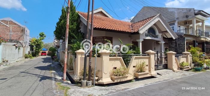 HARGA SPECIAL! Rumah Asri di Slamet Riyadi, Surakarta, LT 129m2m² Bangunan 123m2m² Bisa Nego! HARGA SPECIAL! Rumah Asri di Slamet Riyadi, Surakarta, LT 129m2m² Bangunan 123m2m² Bisa Nego!