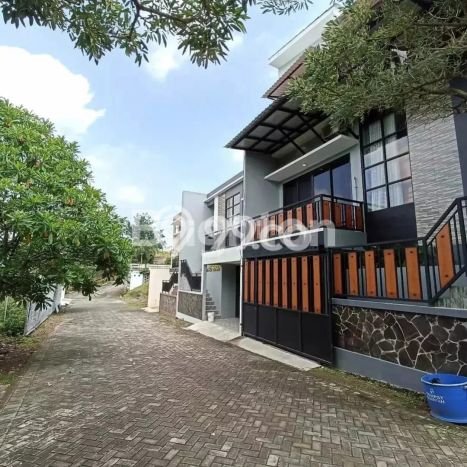 Jual Rumah Bagus Siap Huni LB 123m2 di Tembalang, Semarang Jual Rumah Bagus Siap Huni LB 123m2 di Tembalang, Semarang