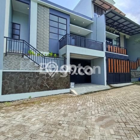 Jual Rumah Bagus Siap Huni LB 123m2 di Tembalang, Semarang Jual Rumah Bagus Siap Huni LB 123m2 di Tembalang, Semarang