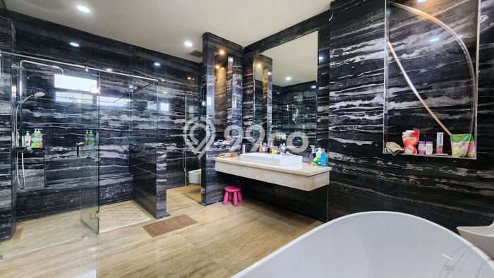 Sewa Rumah Strategis di Pantai Indah Kapuk LT 450m2 / LB 1200m2 Siap Huni Sewa Rumah Strategis di Pantai Indah Kapuk LT 450m2 / LB 1200m2 Siap Huni