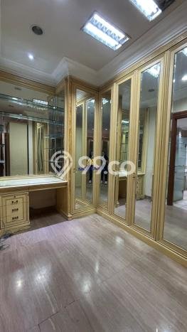 Rumah Elit Modern Tanpa Renovasi di Pondok Indah Jakarta Selatan Rumah Elit Modern Tanpa Renovasi di Pondok Indah Jakarta Selatan