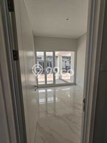 Hunian Mewah LB 196m2 Siap Huni Desain Elegan di Gading Serpong, Tangerang Hunian Mewah LB 196m2 Siap Huni Desain Elegan di Gading Serpong, Tangerang