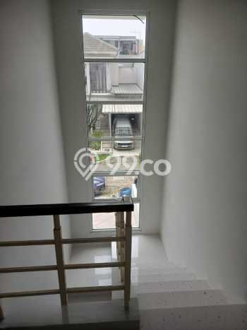 Rumah Mewah LB 198m2 Siap Huni Desain Elegan di Gading Serpong, Tangerang Rumah Mewah LB 198m2 Siap Huni Desain Elegan di Gading Serpong, Tangerang