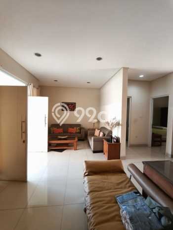 Rumah Elit Modern Tanpa Renovasi di Green Lake City Jakarta Barat Rumah Elit Modern Tanpa Renovasi di Green Lake City Jakarta Barat