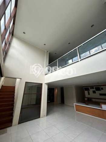 Ready to Use! Luxury House LT 217m2 Desain Elegan di Seminyak Ready to Use! Luxury House LT 217m2 Desain Elegan di Seminyak