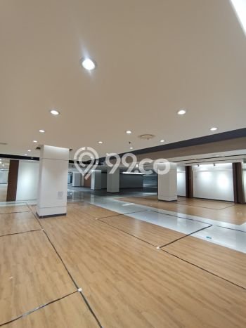 Unit Kantor disewakan di Kebayoran Baru Jakarta Selatan dengan LT 2838m2 / LB 2838m2 Unit Kantor disewakan di Kebayoran Baru Jakarta Selatan dengan LT 2838m2 / LB 2838m2