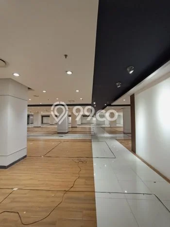Unit Kantor disewakan di Kebayoran Baru Jakarta Selatan dengan LT 2838m2 / LB 2838m2 Unit Kantor disewakan di Kebayoran Baru Jakarta Selatan dengan LT 2838m2 / LB 2838m2