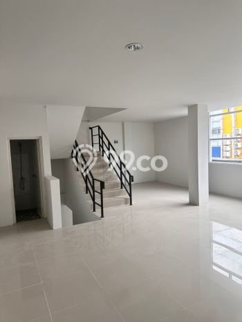 Ruko Dijual di Serpong Tangerang Selatan dengan Luas Bangunan 216m2 Ruko Dijual di Serpong Tangerang Selatan dengan Luas Bangunan 216m2