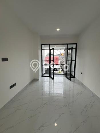 Dijual Rumah Strategis Bagus Punya 3 KT di BSD Tangerang Selatan SHM Dijual Rumah Strategis Bagus Punya 3 KT di BSD Tangerang Selatan SHM