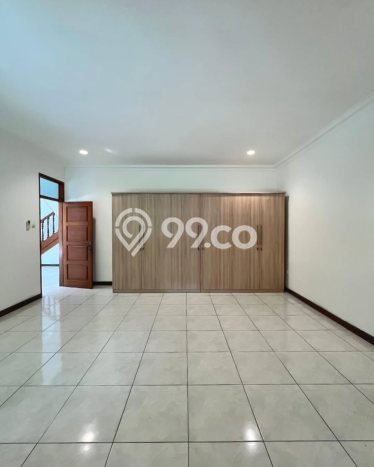Hunian Modern Disewakan di Kemang Jakarta Selatan 5 KT & 4 KM Hunian Modern Disewakan di Kemang Jakarta Selatan 5 KT & 4 KM