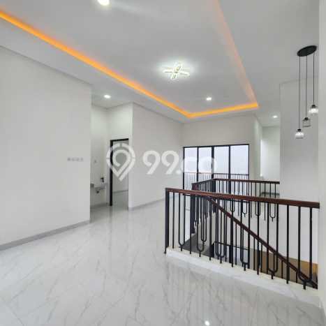 Rumah Mewah Siap Huni LT 135m2 di BSD, Tangerang Selatan Rumah Mewah Siap Huni LT 135m2 di BSD, Tangerang Selatan