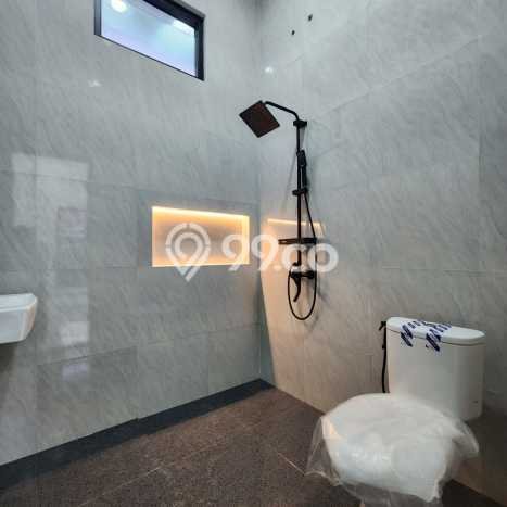 Rumah Mewah Siap Huni LT 135m2 di BSD, Tangerang Selatan Rumah Mewah Siap Huni LT 135m2 di BSD, Tangerang Selatan