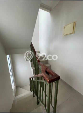 Disewakan! Rumah 5 Kamar Tidur &
5 Kamar Mandi di Gading Serpong, Tangerang Disewakan! Rumah 5 Kamar Tidur &
5 Kamar Mandi di Gading Serpong, Tangerang