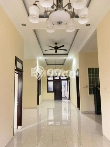 Hunian Elit LB 180m2 Siap Pakai Desain Elegan di Indraprasta, Semarang Hunian Elit LB 180m2 Siap Pakai Desain Elegan di Indraprasta, Semarang